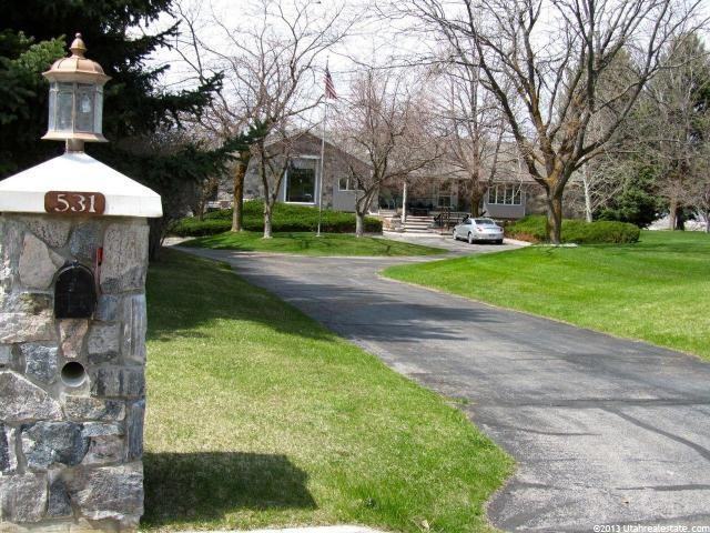 531 Edgehill Dr - Photo 3 of 34