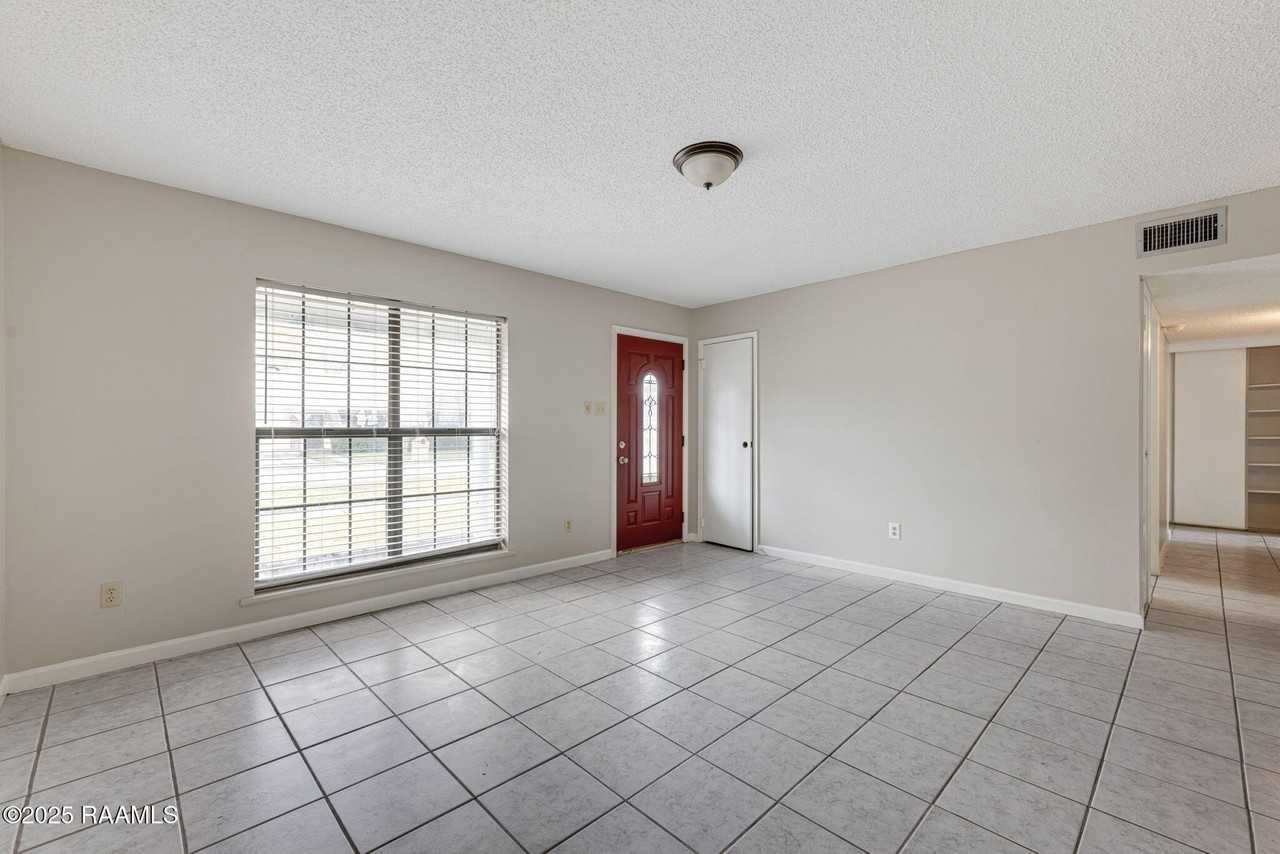 201 Calypso Ln - Photo 3 of 12