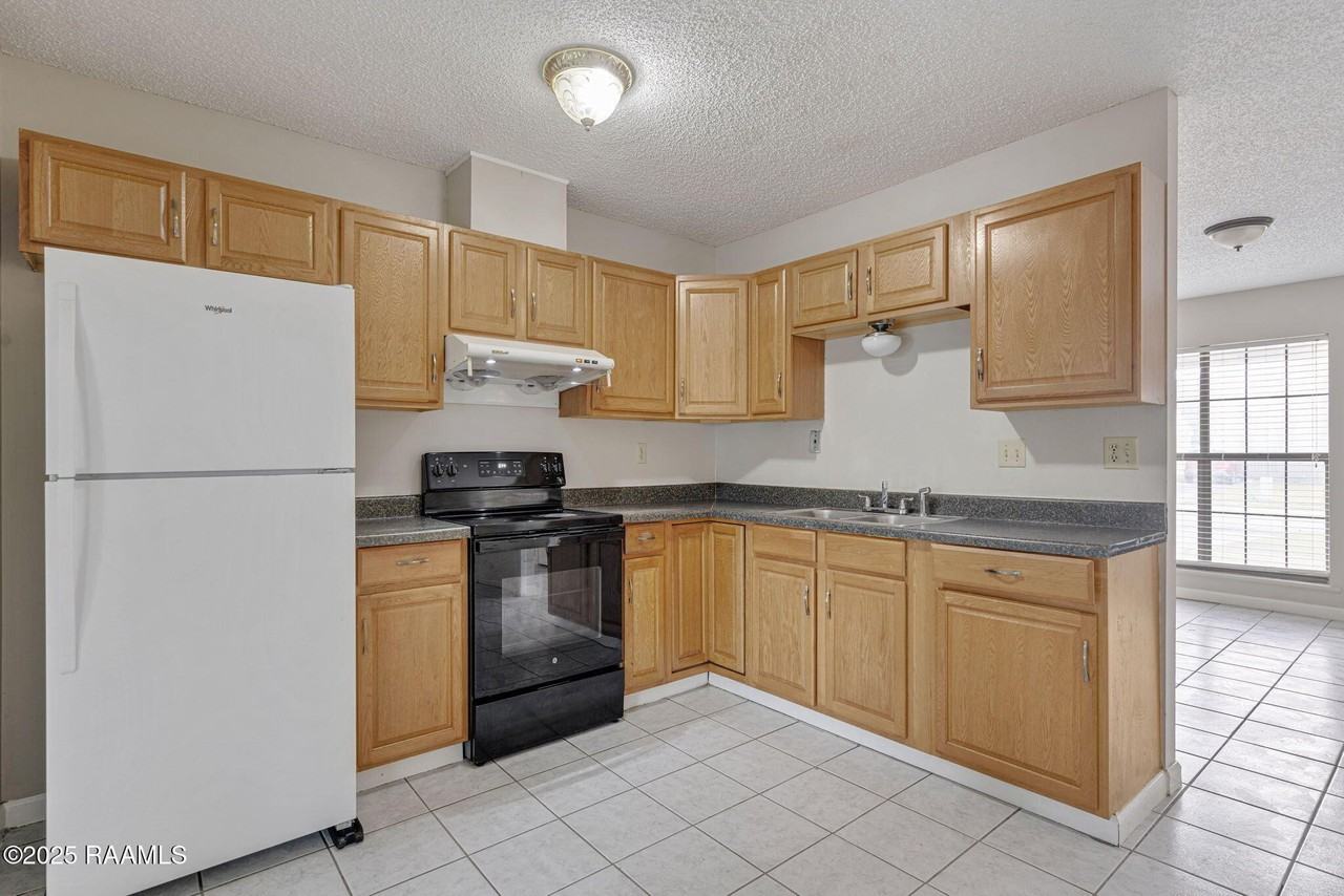 201 Calypso Ln - Photo 5 of 12