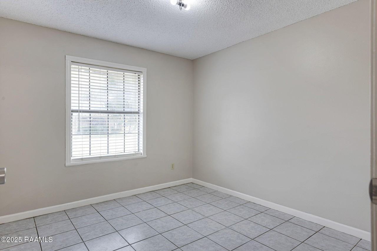 201 Calypso Ln - Photo 6 of 12