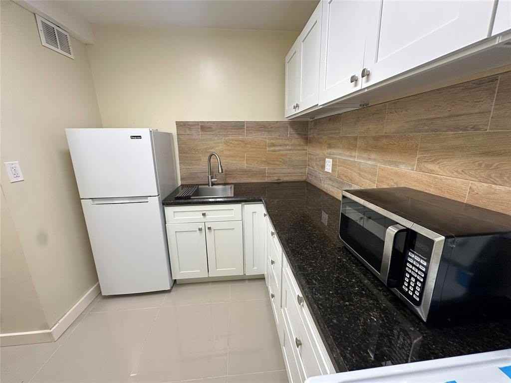 1101 Nw 7th Ave - Photo 4 of 17