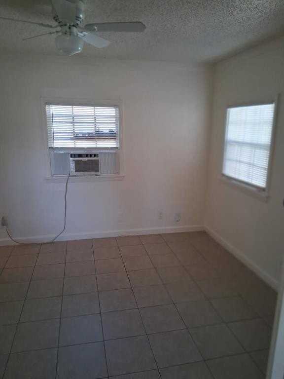 3902 Sw 12th Pl #1-2 - Photo 6 of 7