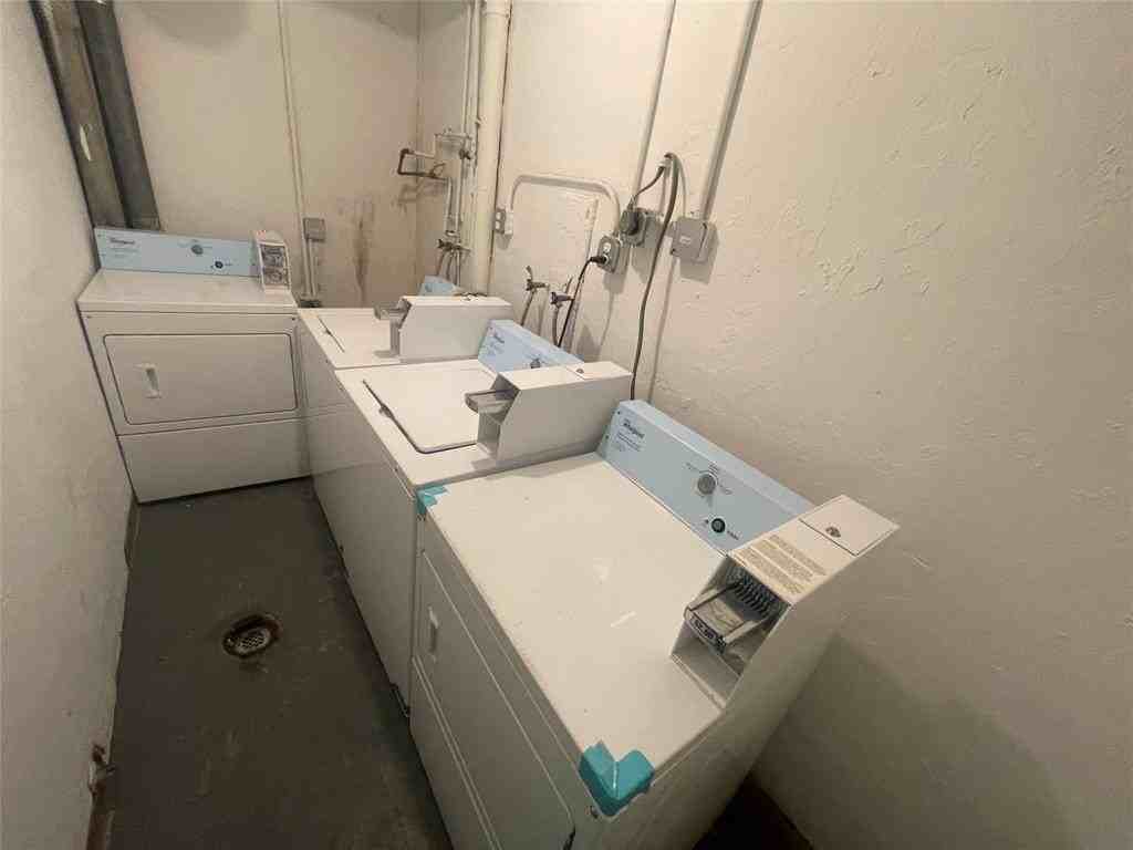 395 Sw 15th St #12 - Photo 4 of 16