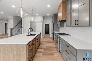 featured image of 1137 E Thompson Pl