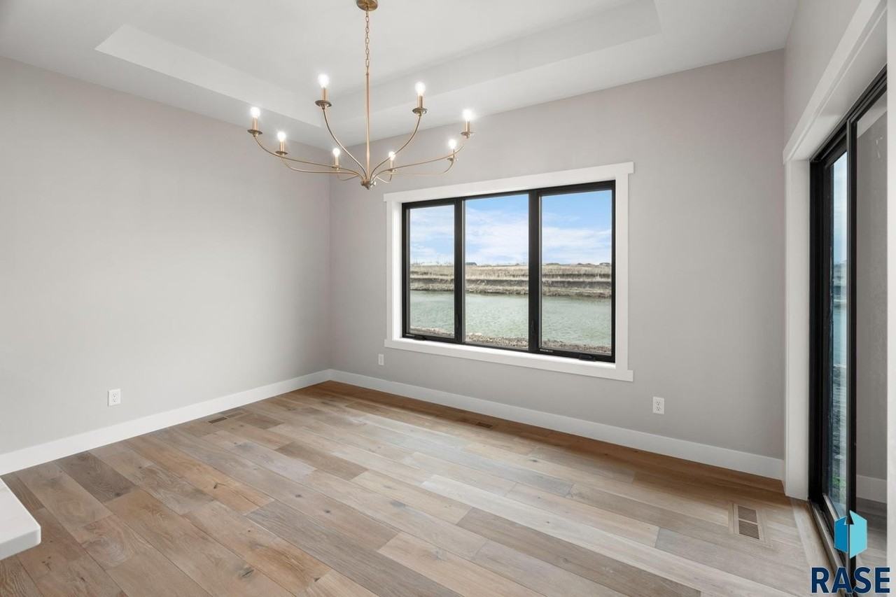 1137 E Thompson Pl - Photo 6 of 33