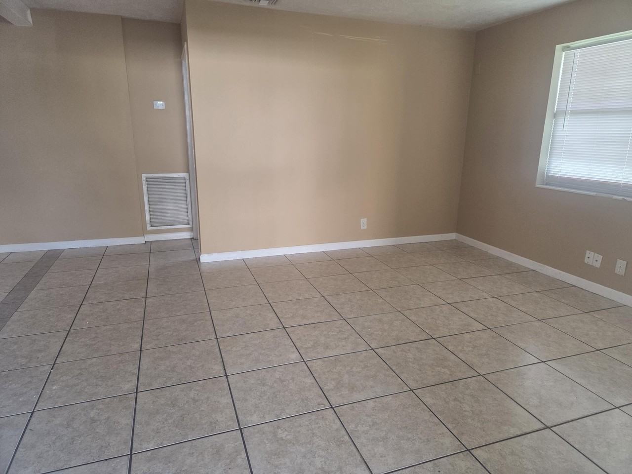 1509 S 24th Ct - Photo 5 of 17