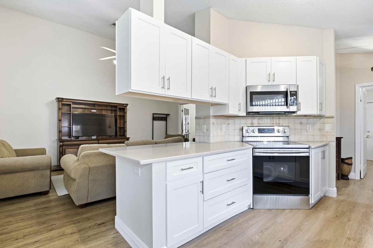 5231 Grande Palm Cir - Photo 2 of 38