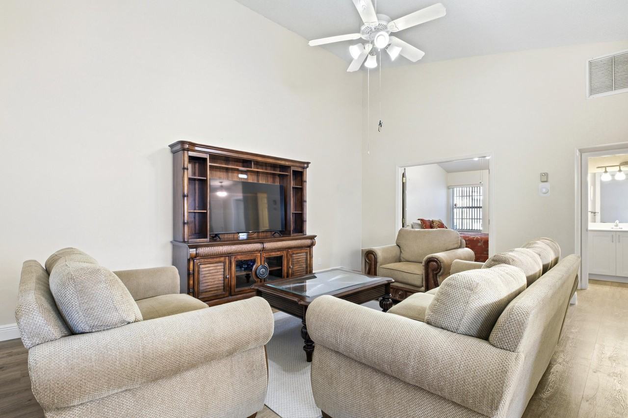 5231 Grande Palm Cir - Photo 5 of 38