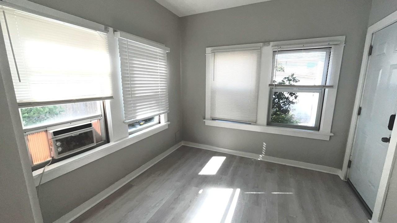 311 N Federal Hwy #3 - Photo 2 of 9