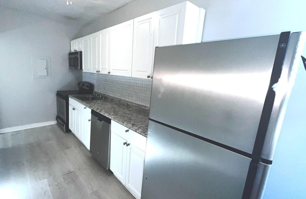 311 N Federal Hwy #3 - Photo 5 of 9