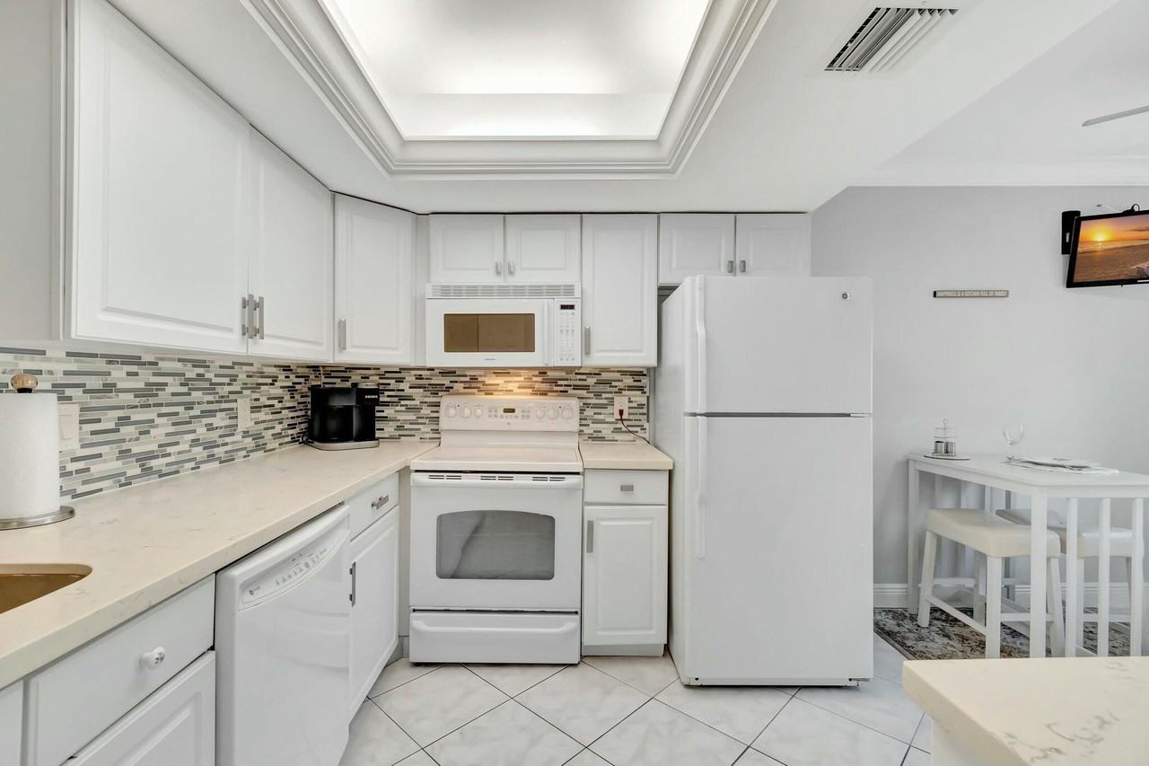 14823 Cumberland Dr #202 - Photo 6 of 49