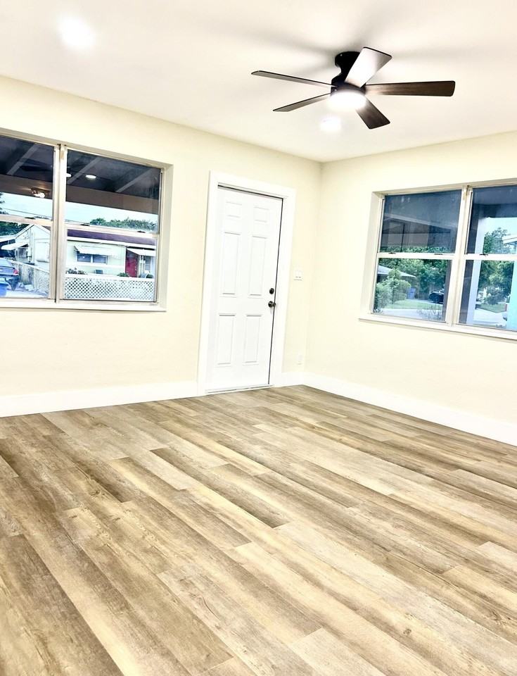 1210 W 26th Ct - Photo 3 of 15