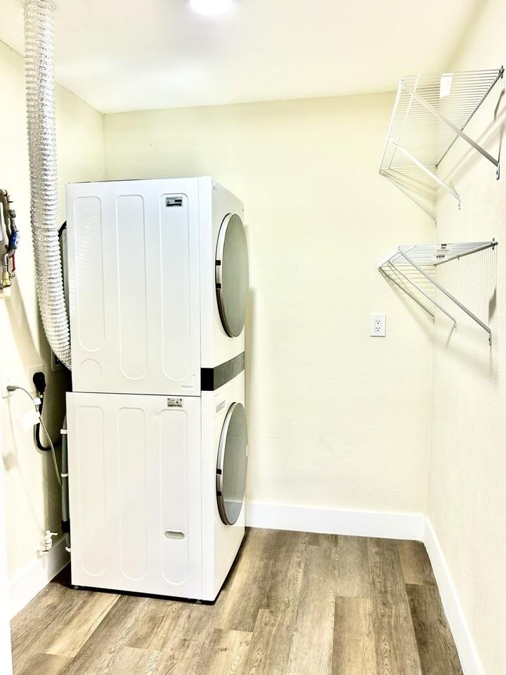 1210 W 26th Ct - Photo 5 of 15