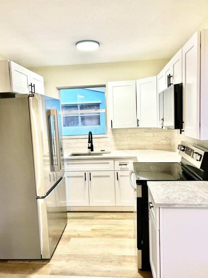 1210 W 26th Ct - Photo 7 of 15