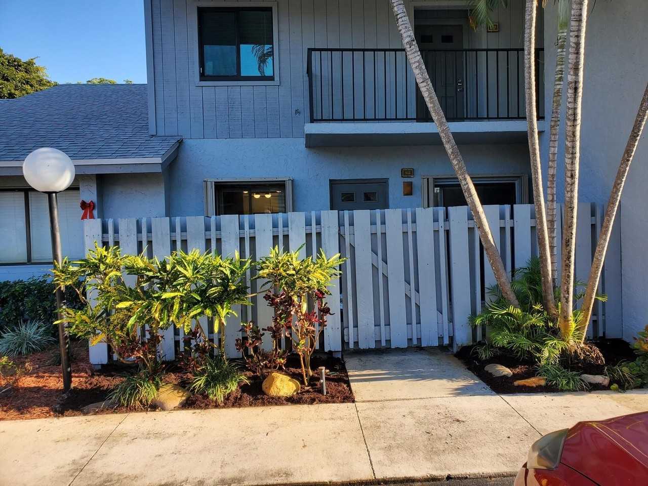 2445 Sw 22nd Ave #1020 - Photo 2 of 37