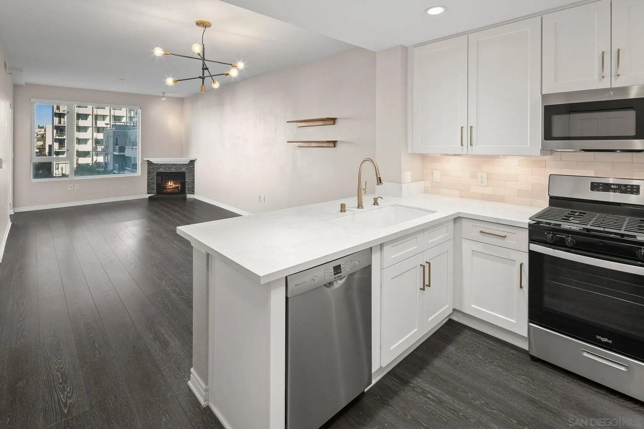 300 W Beech St Unit 505 #505 - Photo 4 of 45