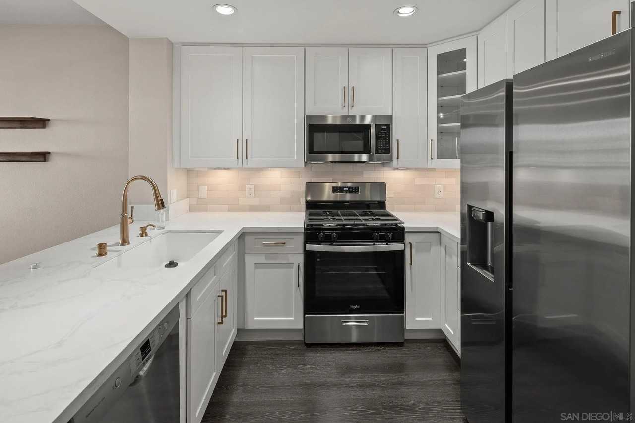 300 W Beech St Unit 505 #505 - Photo 5 of 45