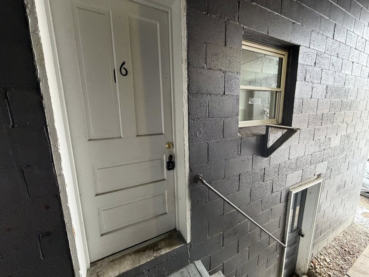 2215 Maple Ave #6 - Photo 2 of 6