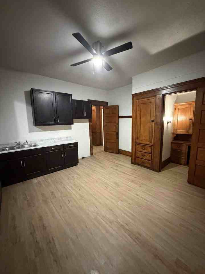 424 1/2 Putnam Ave #424-1-2 - Photo 3 of 10