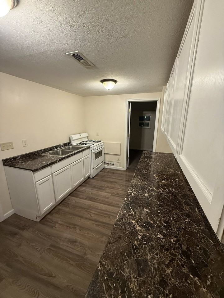 836 Vine St #1 - Photo 4 of 10