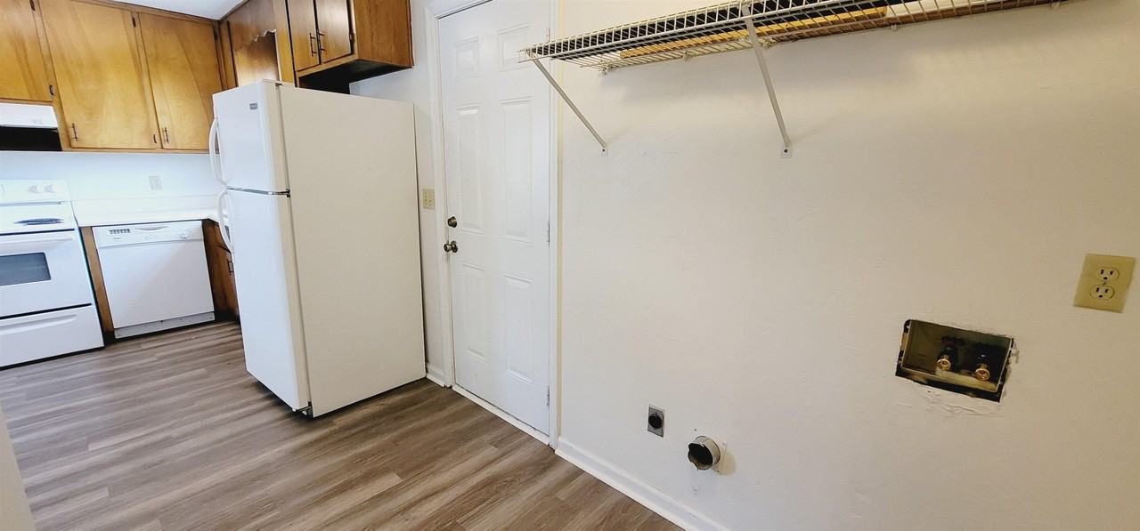 308 Belmont Rd - Photo 7 of 17