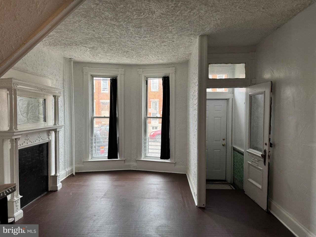 537 Sanford Pl - Photo 4 of 26