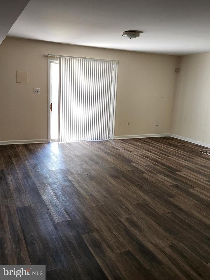 214 Castleton Ter - Photo 7 of 20