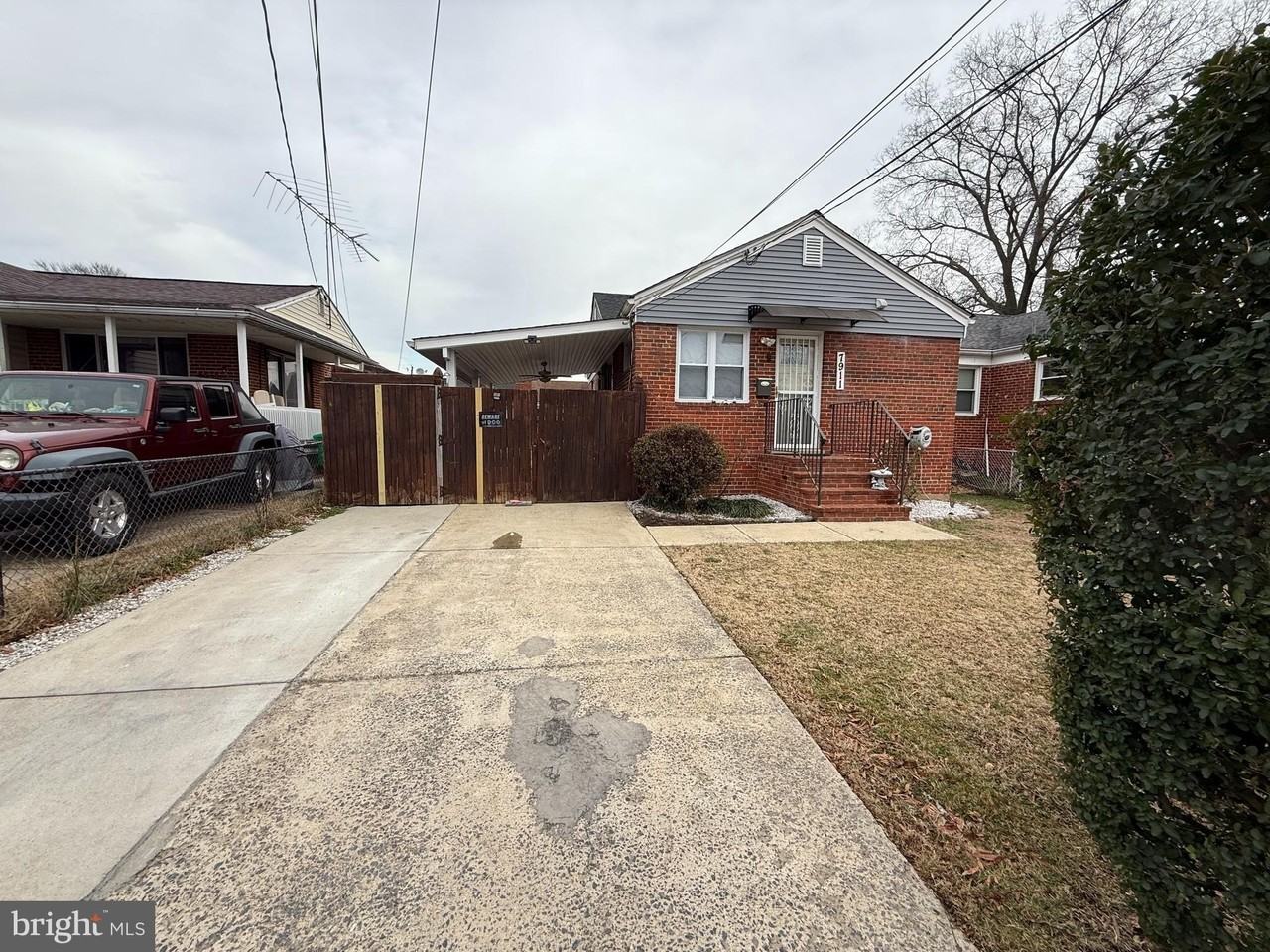 7911 25th Ave - Photo 2 of 25