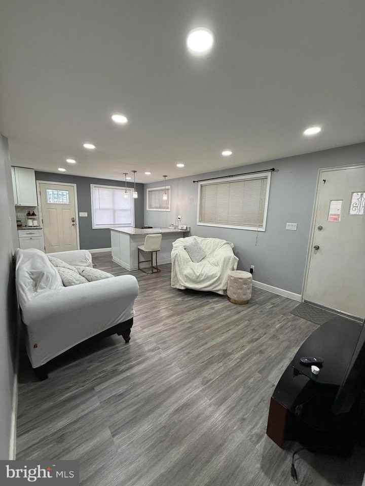 7911 25th Ave - Photo 5 of 25