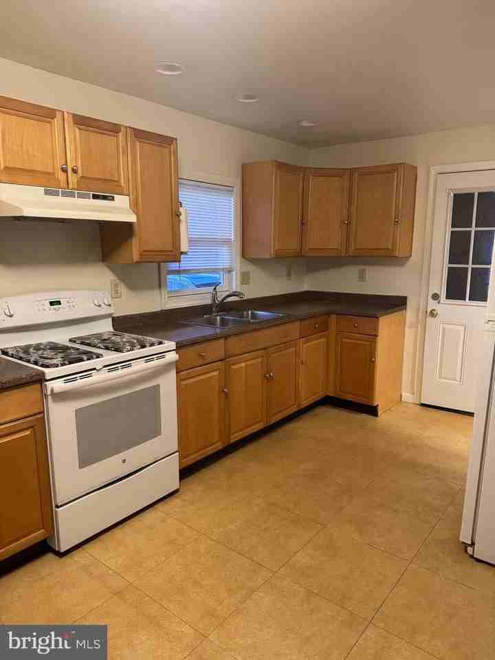 4594 Post Rd - Photo 2 of 7