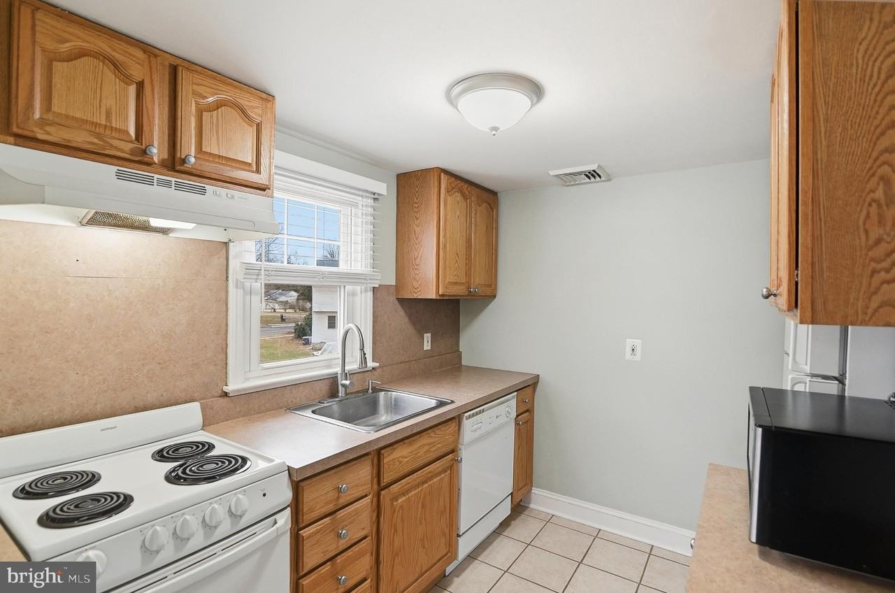 40 Lee St Apt B #B - Photo 6 of 21