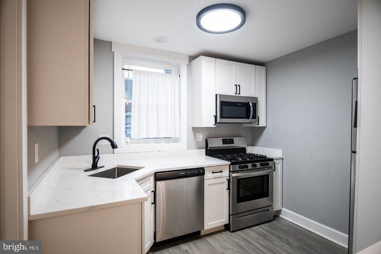 138 Dale St - Photo 2 of 40