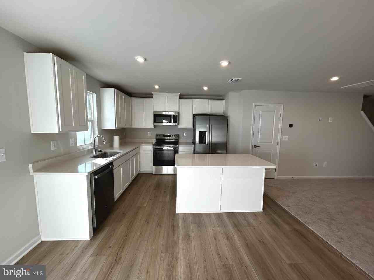 2737 Apricot Dr - Photo 3 of 22