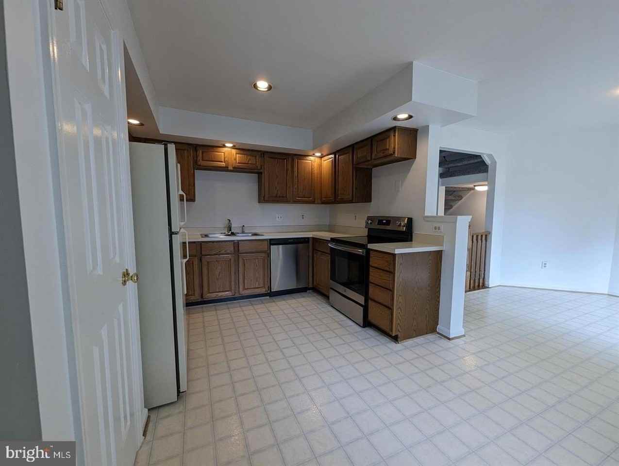 9003 Marie Ct - Photo 3 of 10