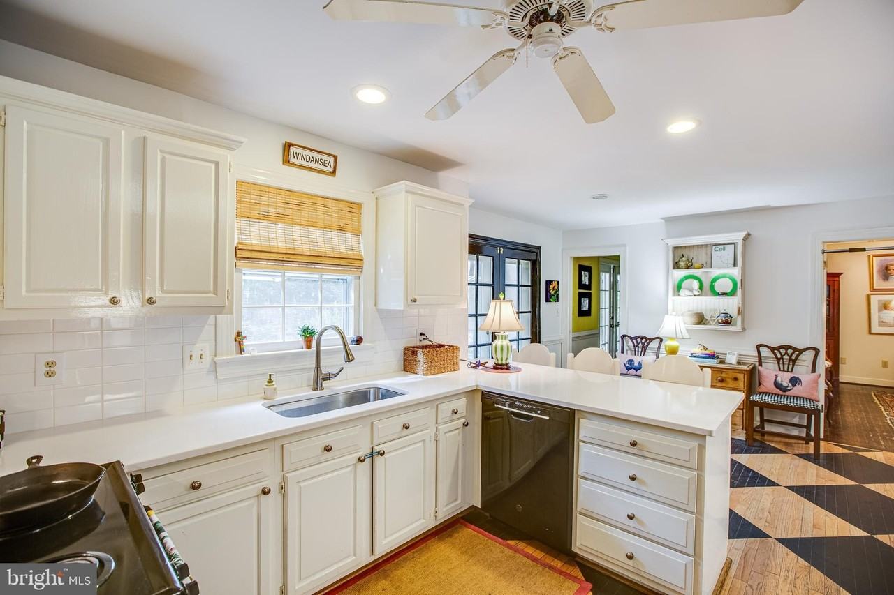 20 Aiken Rd - Photo 4 of 33