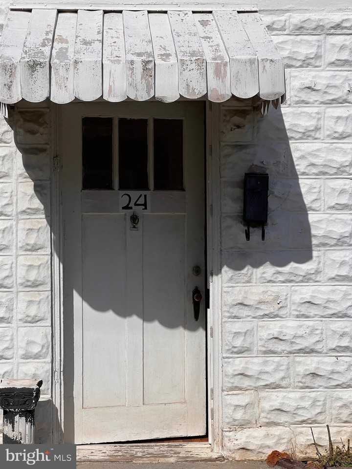 24 W Cecil St - Photo 2 of 7