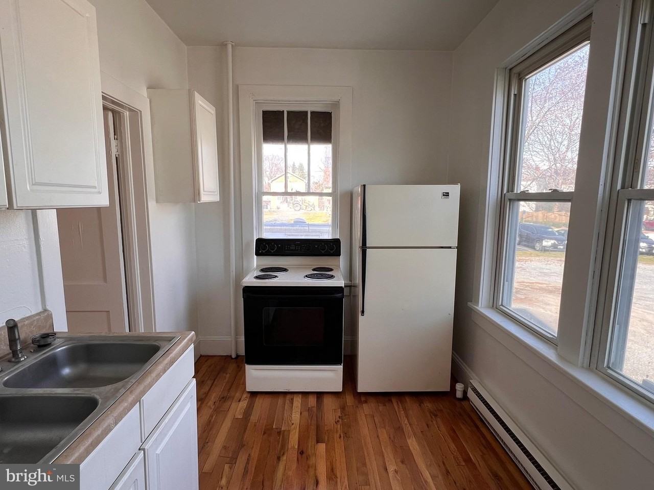 24 W Cecil St - Photo 5 of 7