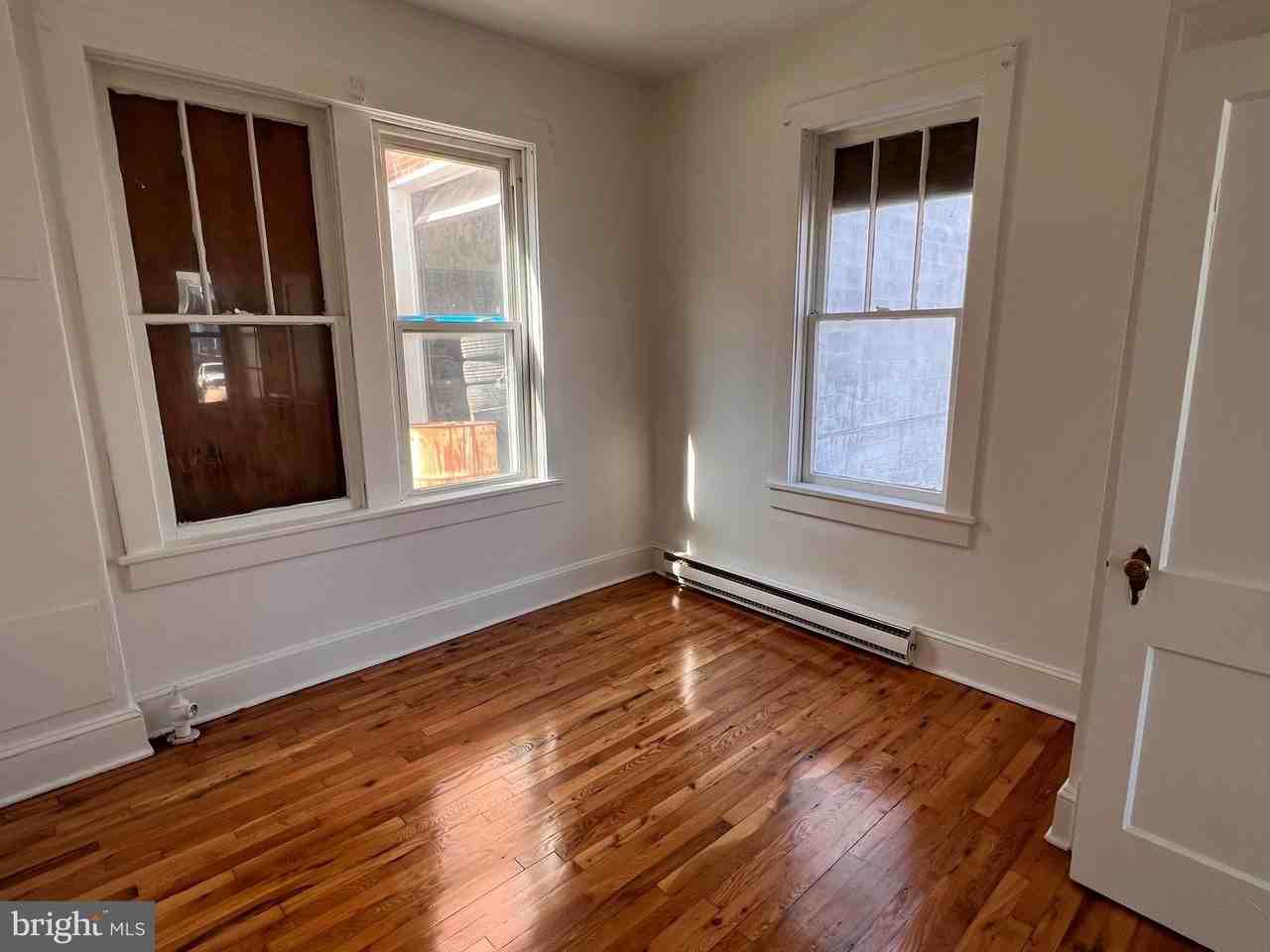 24 W Cecil St - Photo 6 of 7