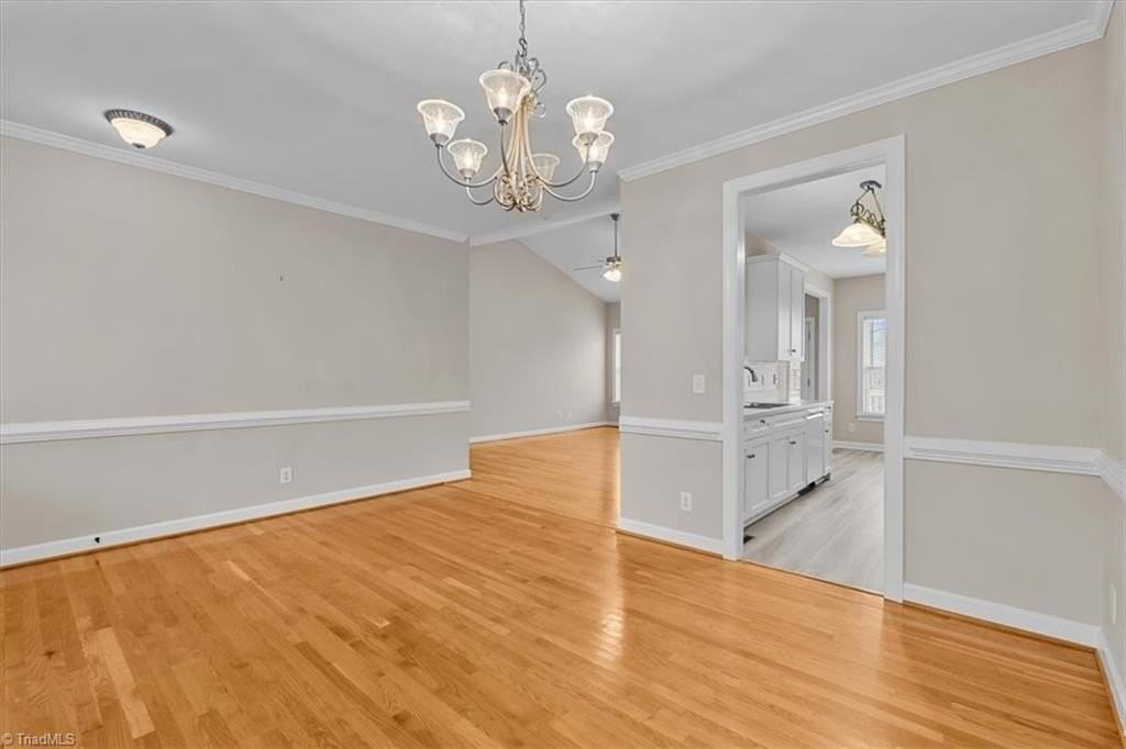 7707 Foxhaven Ct - Photo 6 of 32