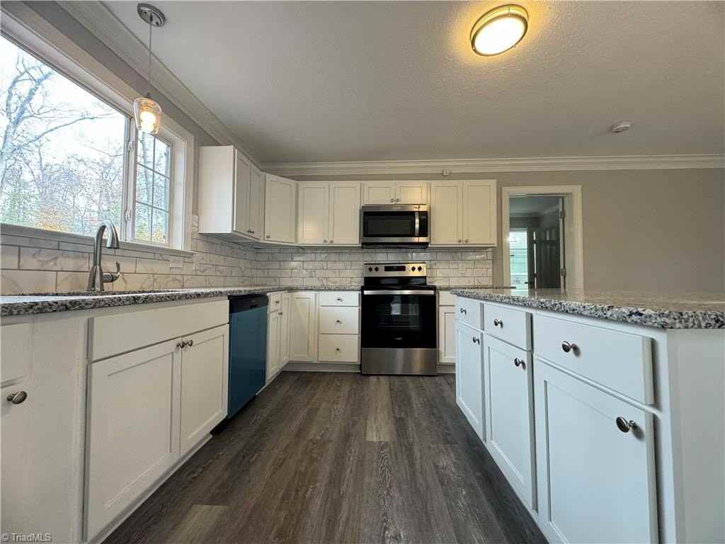 1803 Allyson Ave - Photo 4 of 25