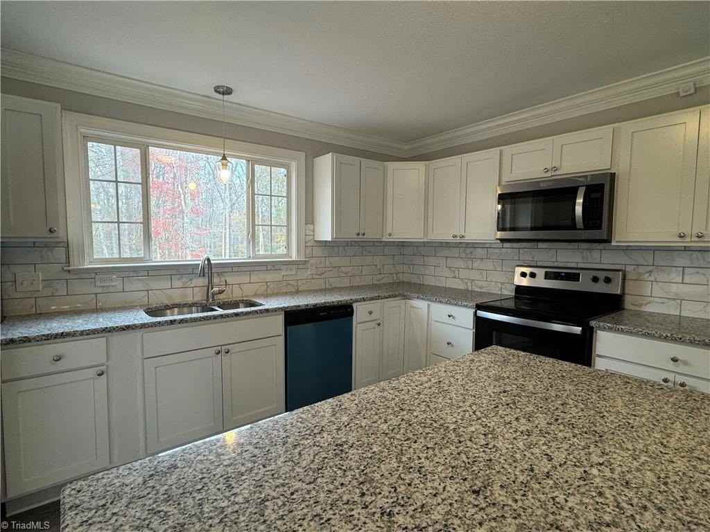 1803 Allyson Ave - Photo 6 of 25