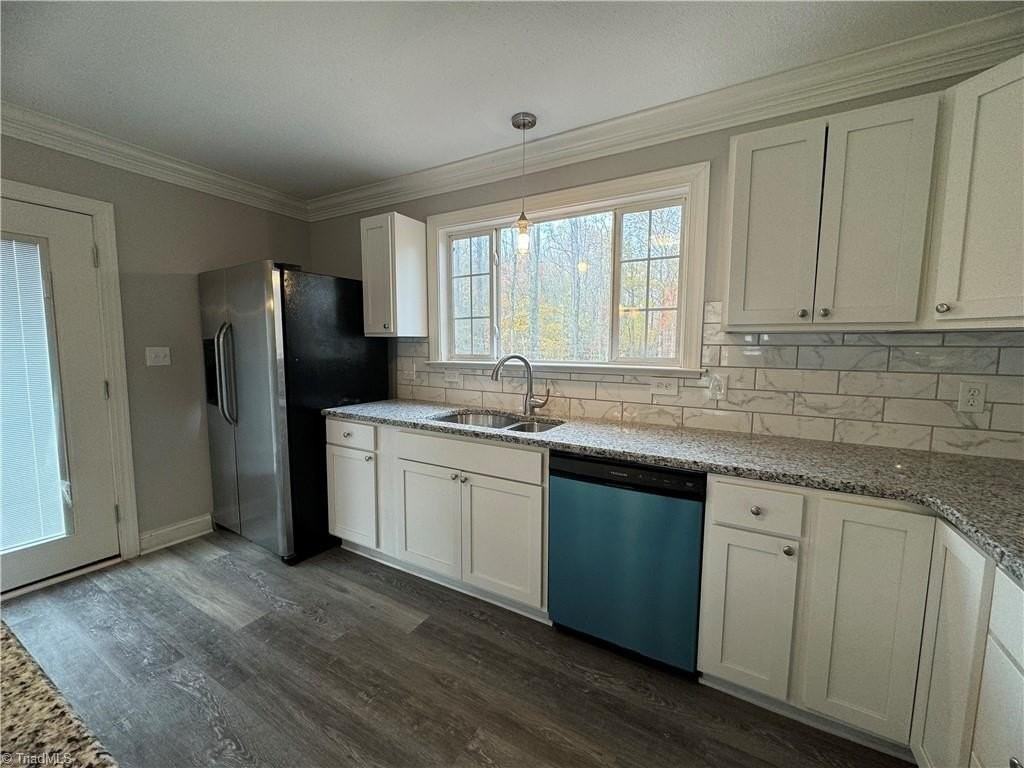 1803 Allyson Ave - Photo 7 of 25