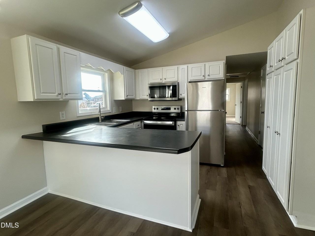 403 S Market St - Photo 5 of 18