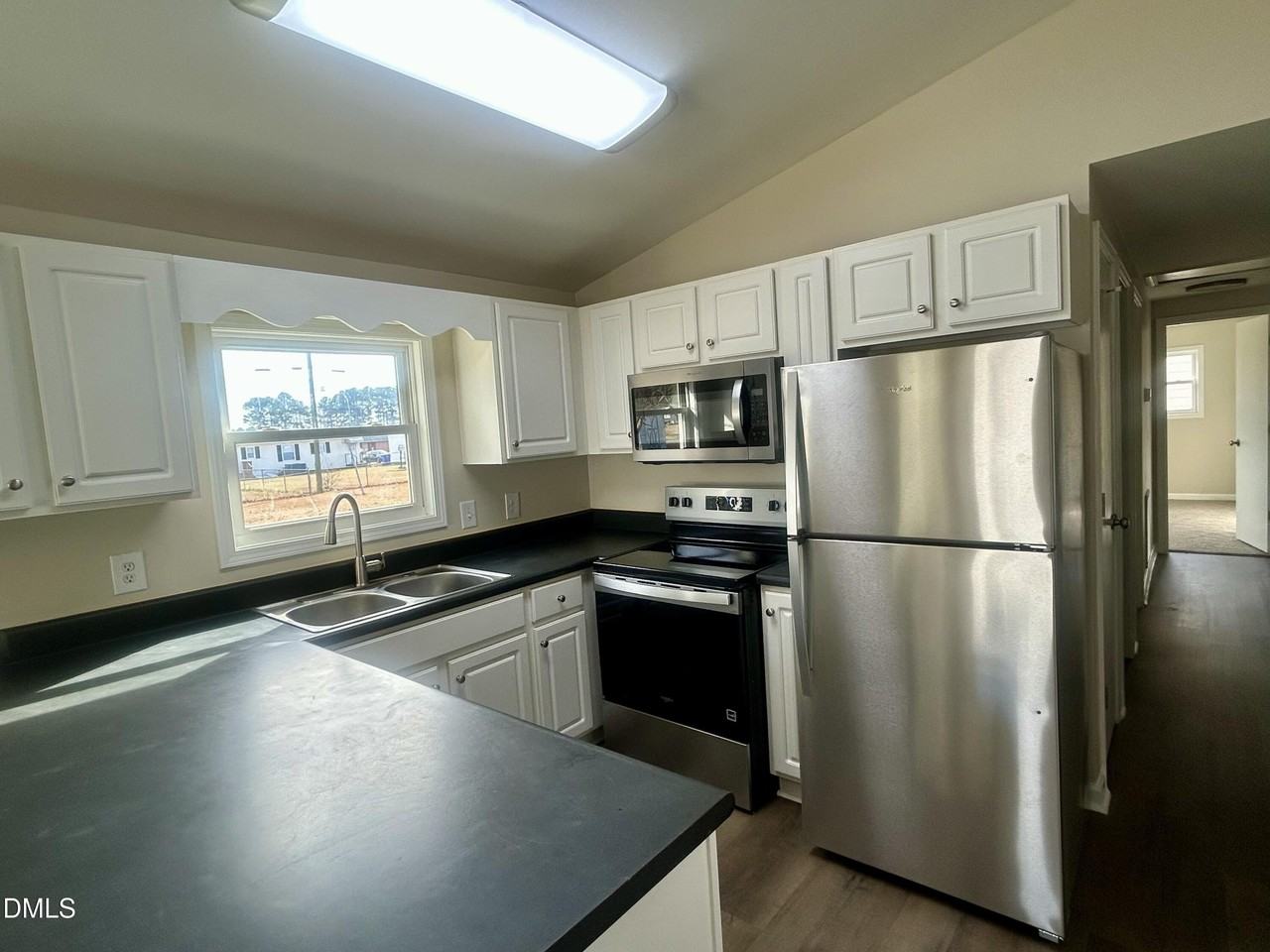 403 S Market St - Photo 6 of 18