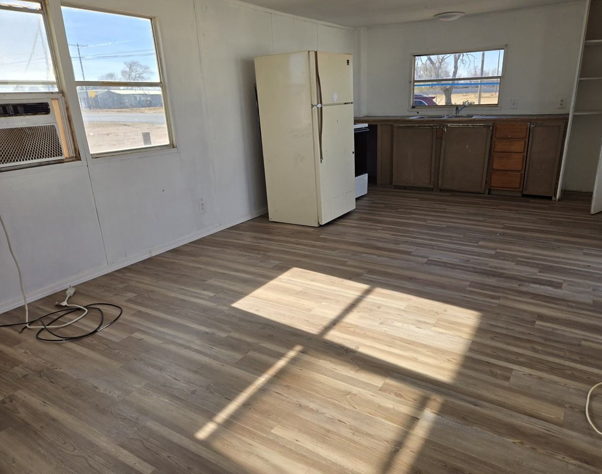 502 N Avenue F #1 - Photo 4 of 8