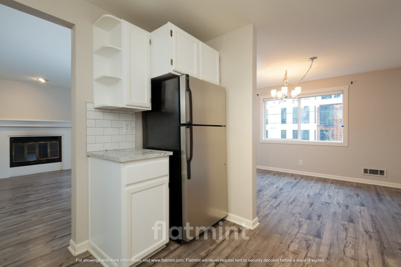 8720 Phinney Ave N #11 - Photo 3 of 17