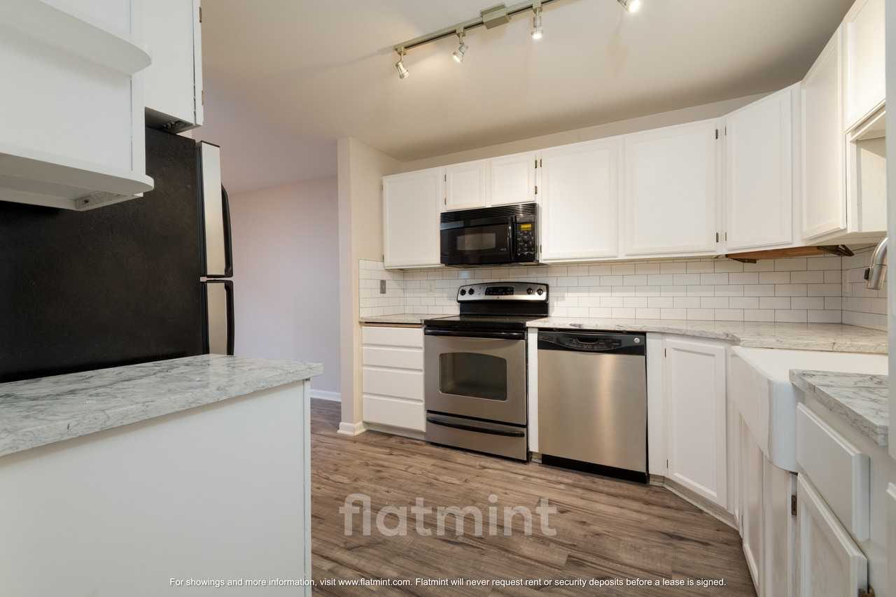 8720 Phinney Ave N #11 - Photo 5 of 17