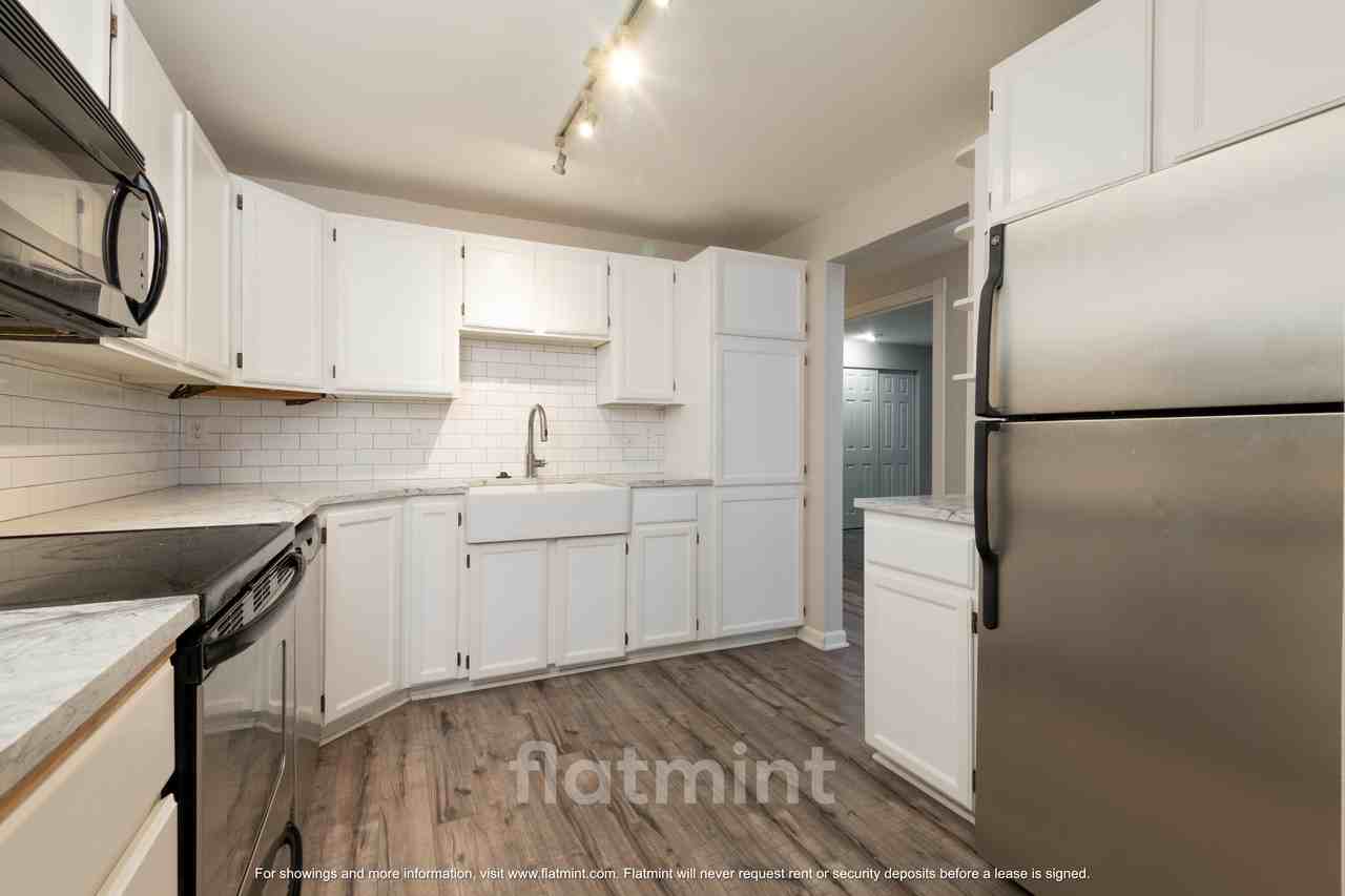 8720 Phinney Ave N #11 - Photo 6 of 17