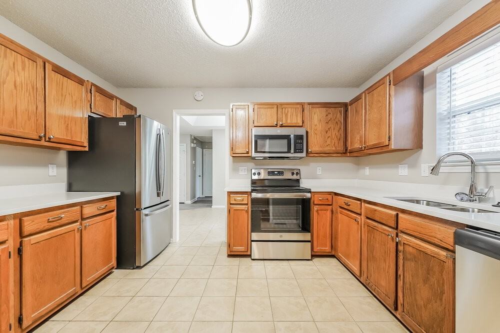 15826 Lawyers Rd - Photo 6 of 15