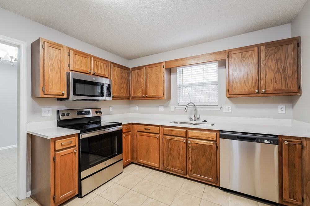 15826 Lawyers Rd - Photo 7 of 15